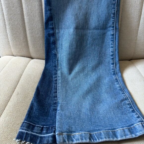NWT GAP '70s Flare Jeans - Picture 6 of 6